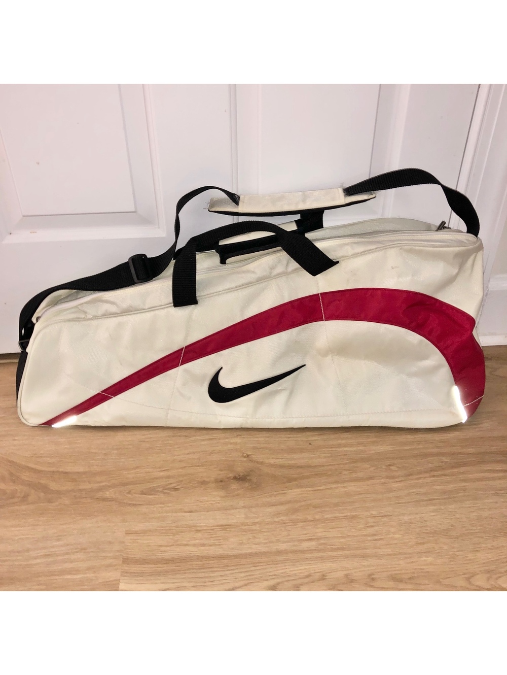 VINTAGE NIKE MULTI RACKET LARGE TENNIS DUFFEL ATHLETIC BAG WHITE RED BLACK LARGE